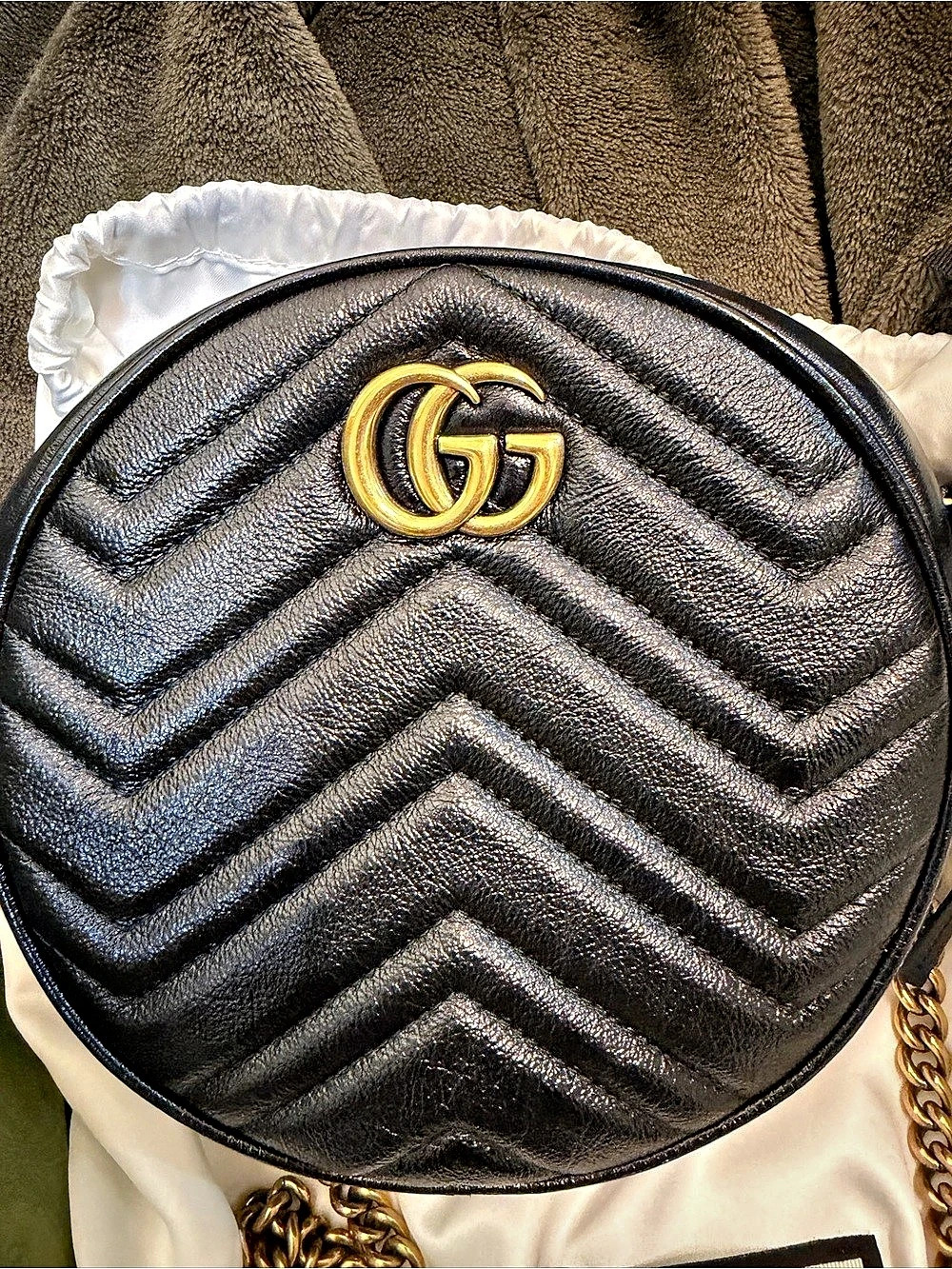 Gucci GG Marmont Mini Round Shoulder Bag Mini Round Black & Gold Crossbody